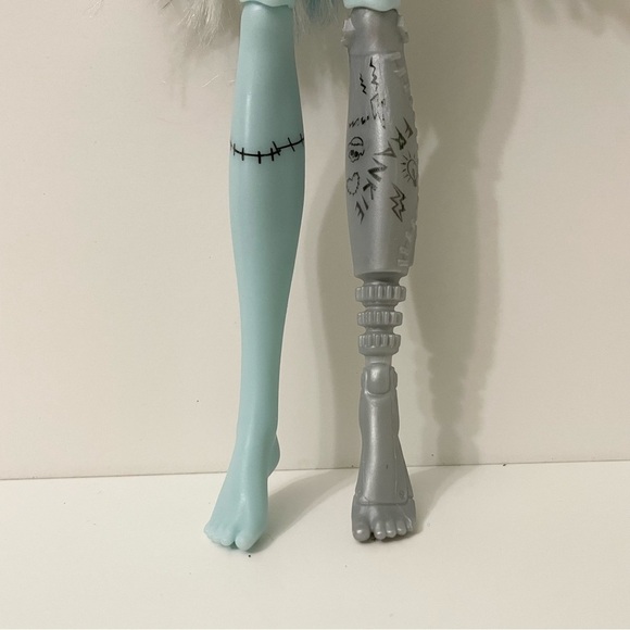 Monster High Frankie Stein Coffee Break Doll - Picture 4 of 15
